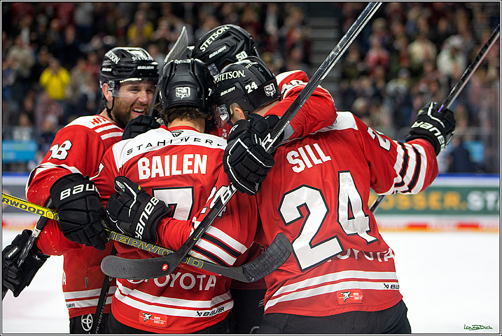 PENNY DEL; Koelner Haie- Straubing Tigers; Koeln, 28.12.2022